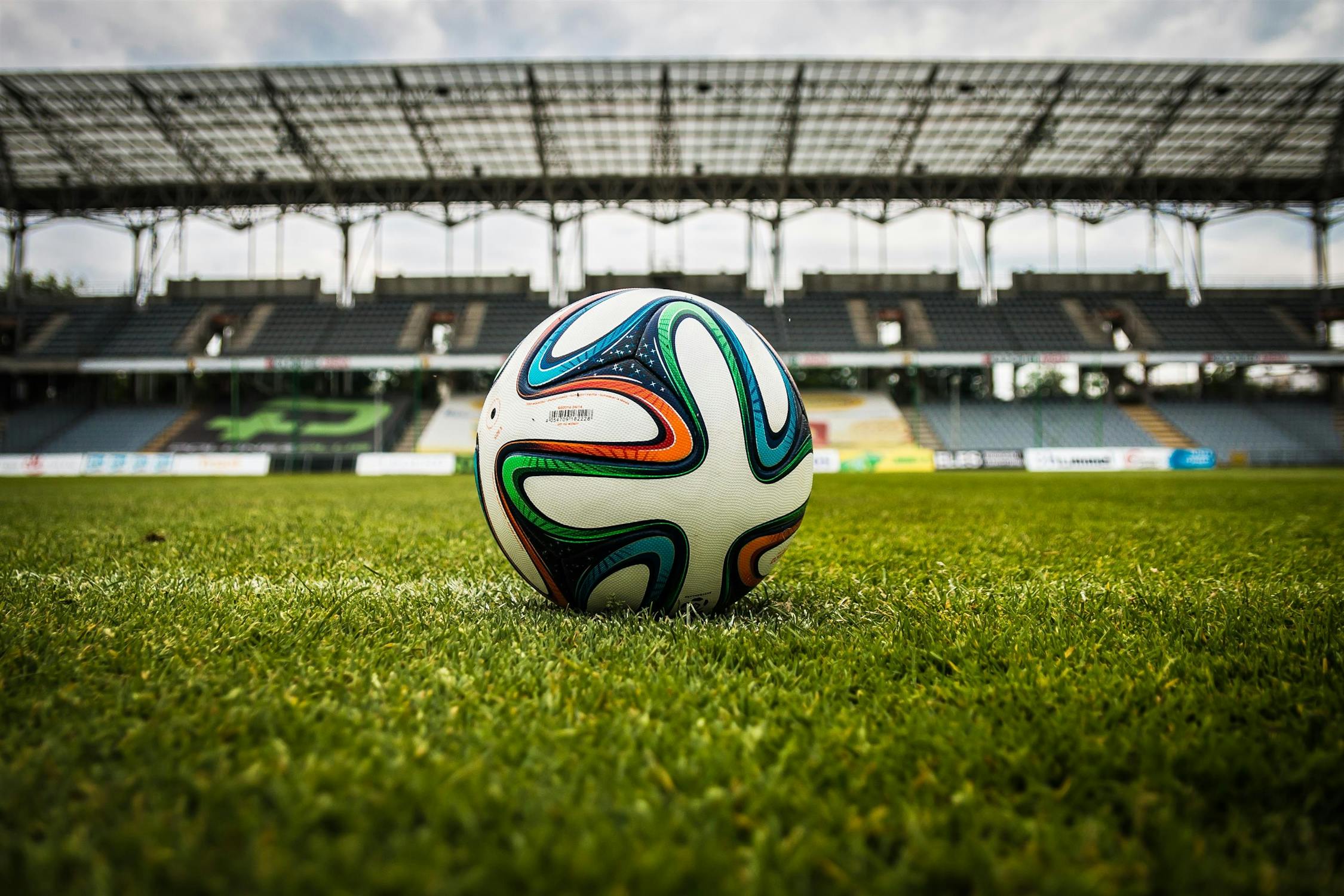 Bảng xếp hạng V-League 2024/2025: Cuộc đua vô địch và trụ hạng đầy kịch tính​